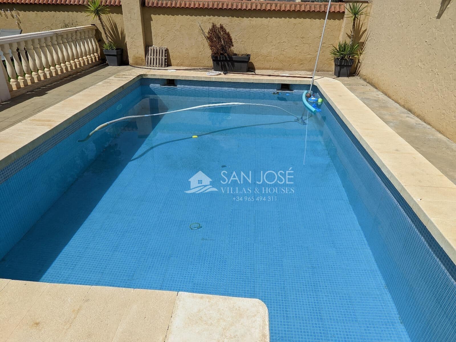 Chalet de 3 habitaciones en Aspe en venta con piscina garaje - 295.000 € (Ref: 9266516)