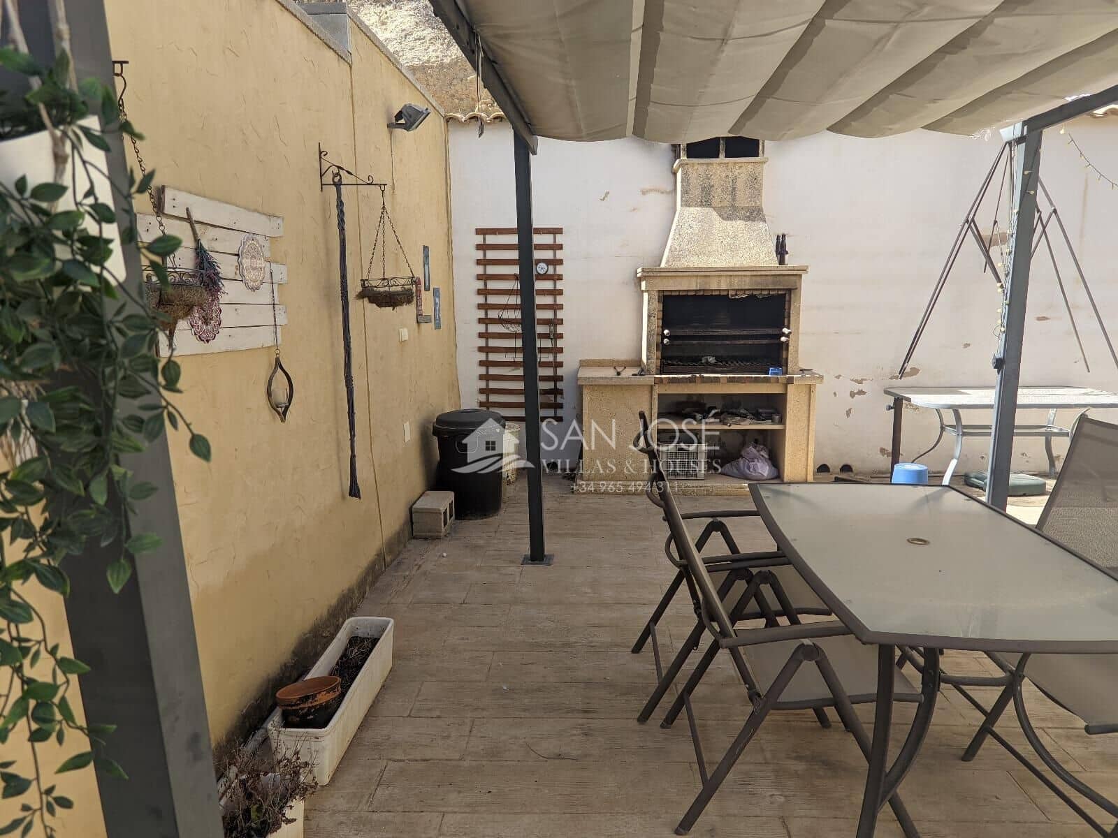 Chalet de 3 habitaciones en Aspe en venta con piscina garaje - 295.000 € (Ref: 9266516)