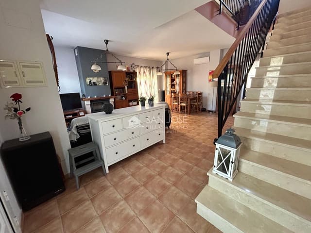 Chalet de 3 habitaciones en Aspe en venta con piscina garaje - 295.000 € (Ref: 9266516)