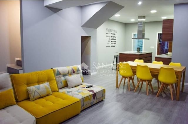 5 bedroom Townhouse for sale in Novelda with garage - € 220,000 (Ref: 9311093)