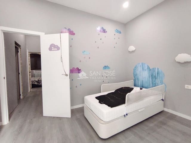 5 bedroom Townhouse for sale in Novelda with garage - € 220,000 (Ref: 9311093)