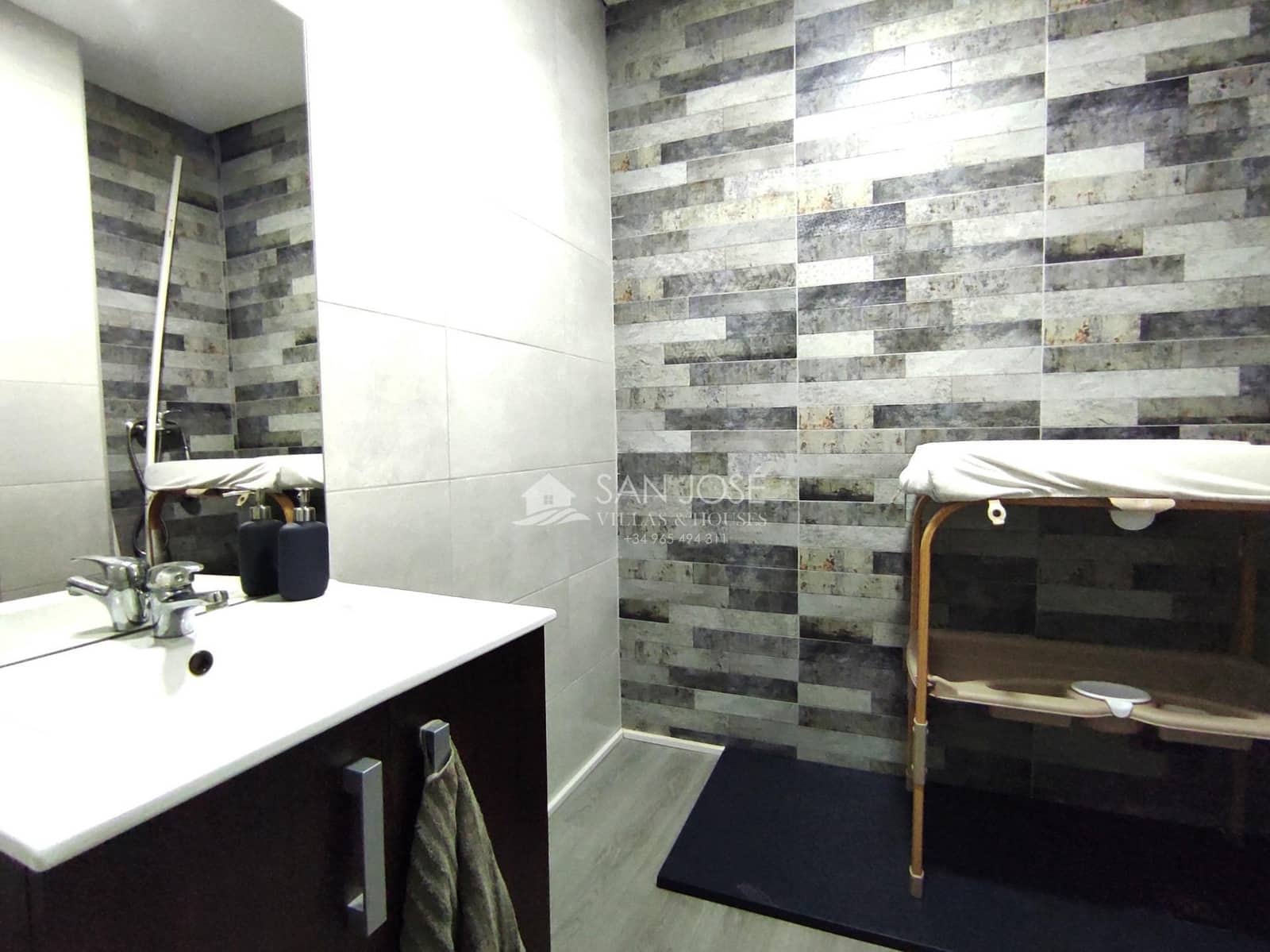 5 bedroom Townhouse for sale in Novelda with garage - € 220,000 (Ref: 9311093)