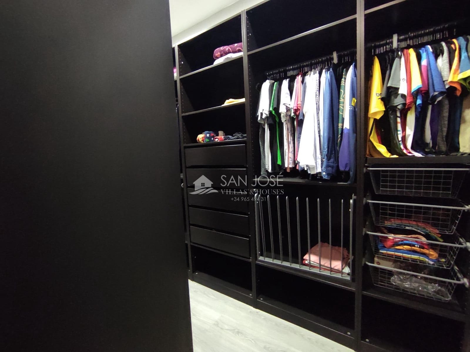 5 bedroom Townhouse for sale in Novelda with garage - € 220,000 (Ref: 9311093)