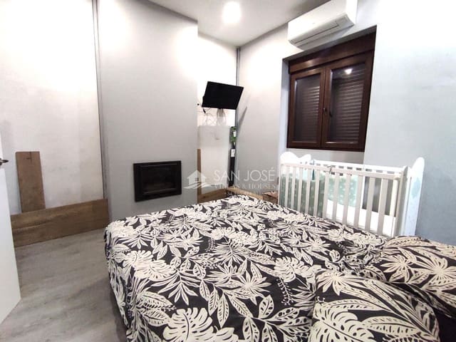 5 bedroom Townhouse for sale in Novelda with garage - € 220,000 (Ref: 9311093)