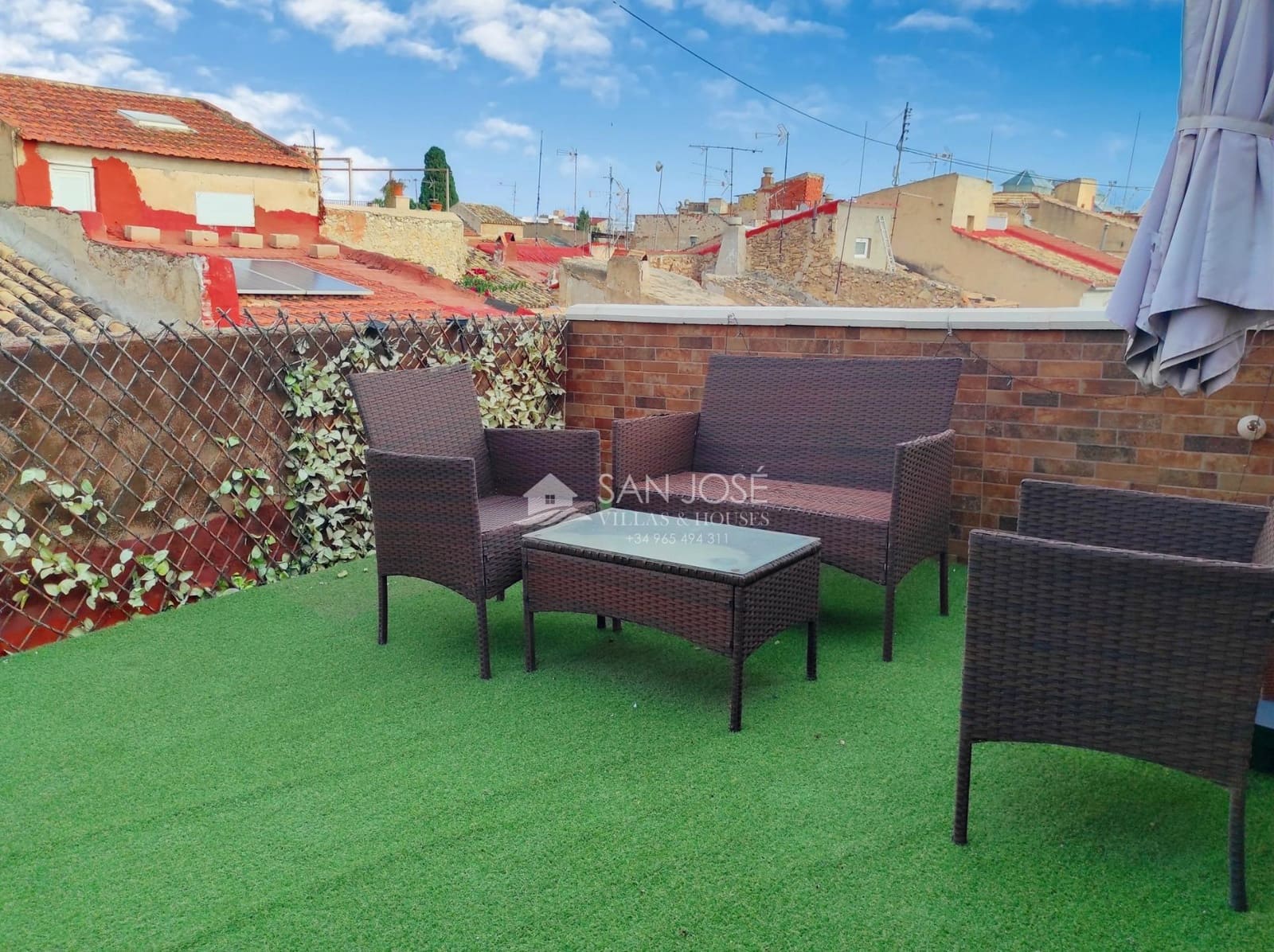 5 bedroom Townhouse for sale in Novelda with garage - € 220,000 (Ref: 9311093)