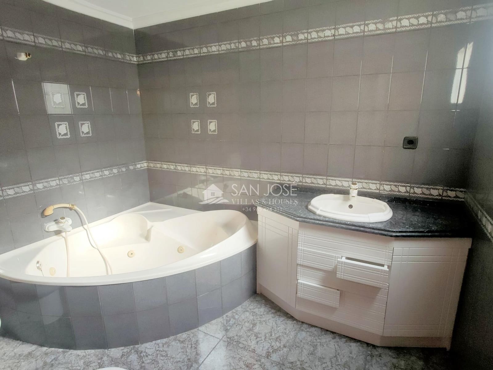 4 bedroom Flat for sale in Aspe - € 157,260 (Ref: 9390578)