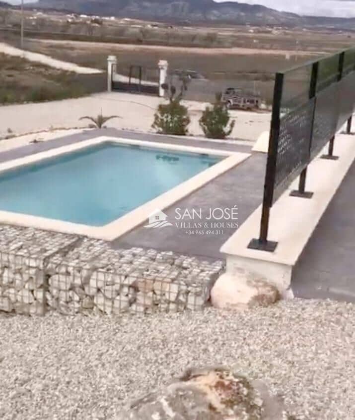 5 bedroom Villa for sale in Pinoso with pool - € 420,000 (Ref: 9396245)