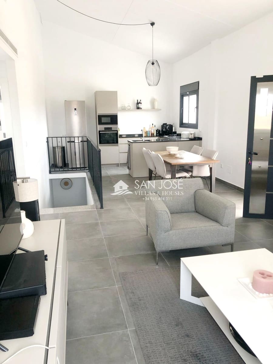 5 bedroom Villa for sale in Pinoso with pool - € 420,000 (Ref: 9396245)