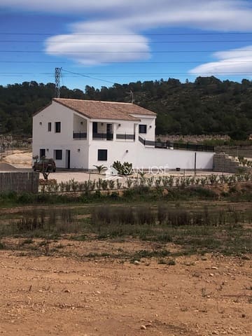 5 soveværelse Villa til salg i Pinoso med swimmingpool - € 420.000 (Ref: 9396245)