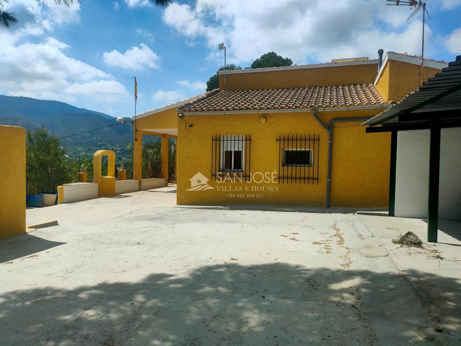 3 bedroom Villa for rent in Hondon de las Nieves with garage - € 1,200 (Ref: 9396246)