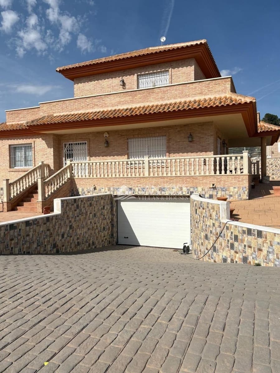 4 sovrum Villa till salu i Pinoso - 590 000 € (Ref: 9400834)