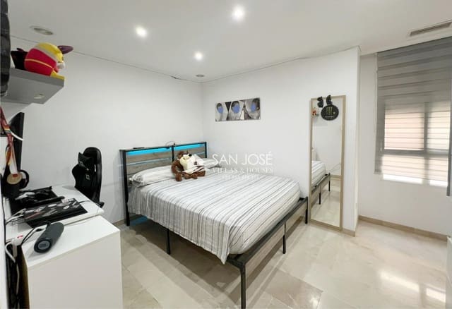 Piso de 3 habitaciones en Elche / Elx en venta - 208.000 € (Ref: 9436103)