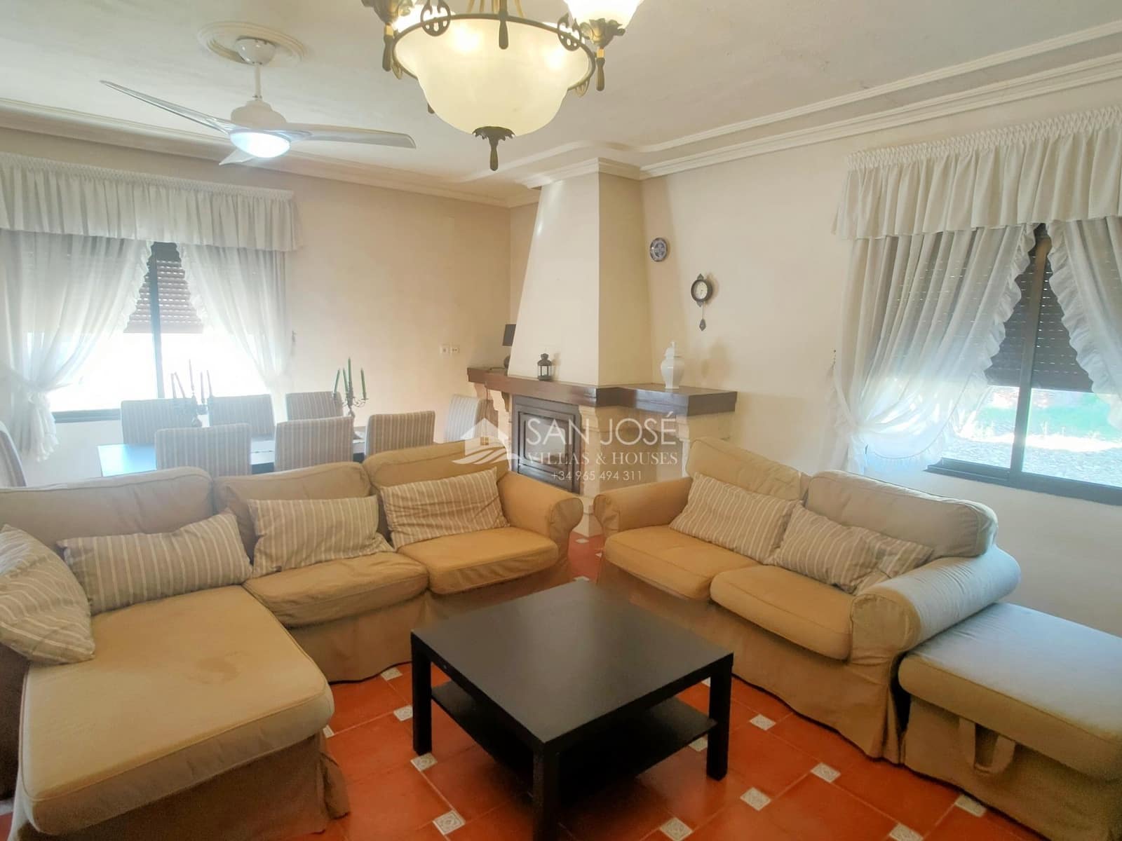 Villa/Maison de 4 chambres à louer à Aspe - 1 000 € (Ref: 9441869)