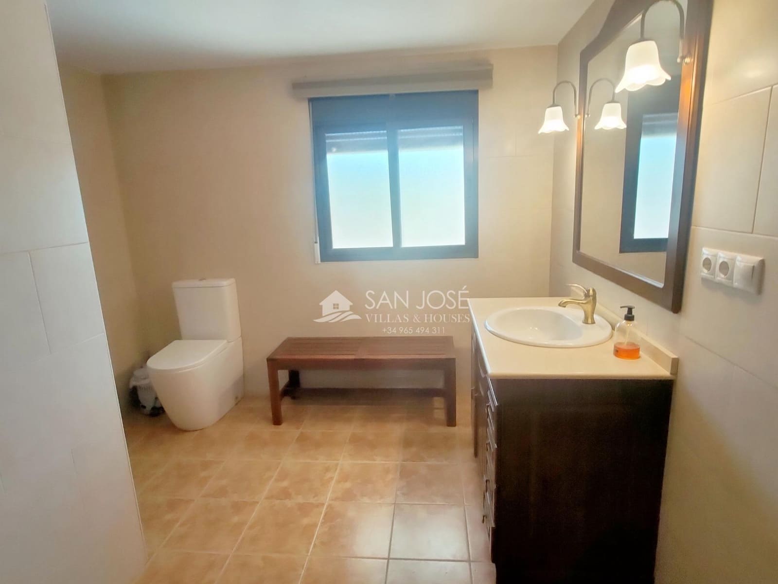 Villa/Maison de 4 chambres à louer à Aspe - 1 000 € (Ref: 9441869)