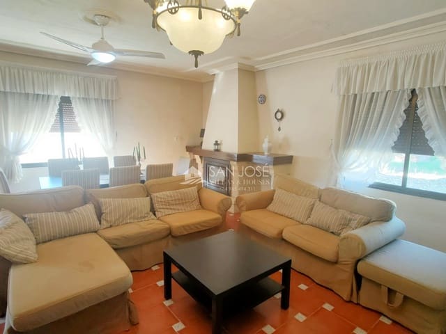 Villa/Maison de 4 chambres à louer à Aspe - 1 000 € (Ref: 9441869)