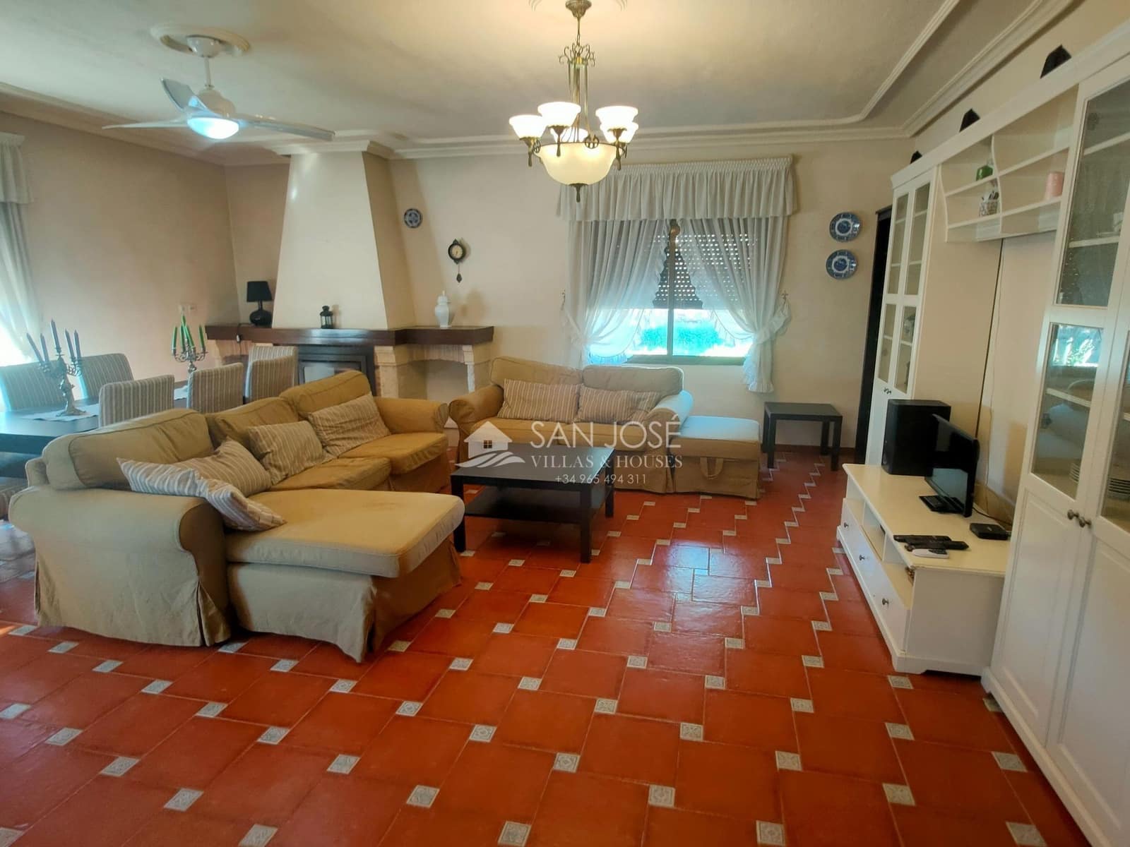 Villa/Maison de 4 chambres à louer à Aspe - 1 000 € (Ref: 9441869)