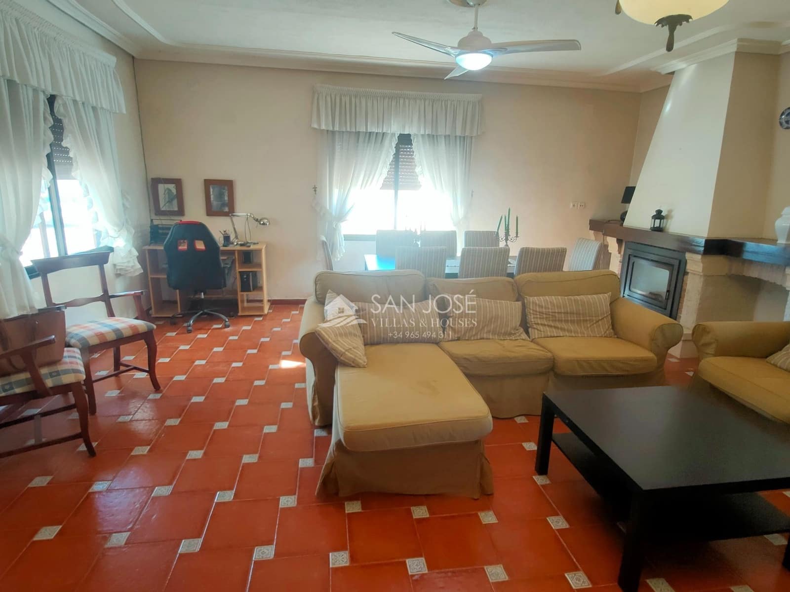 Villa/Maison de 4 chambres à louer à Aspe - 1 000 € (Ref: 9441869)