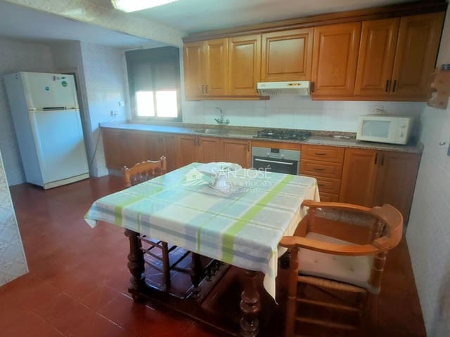 Villa/Maison de 4 chambres à louer à Aspe - 1 000 € (Ref: 9441869)