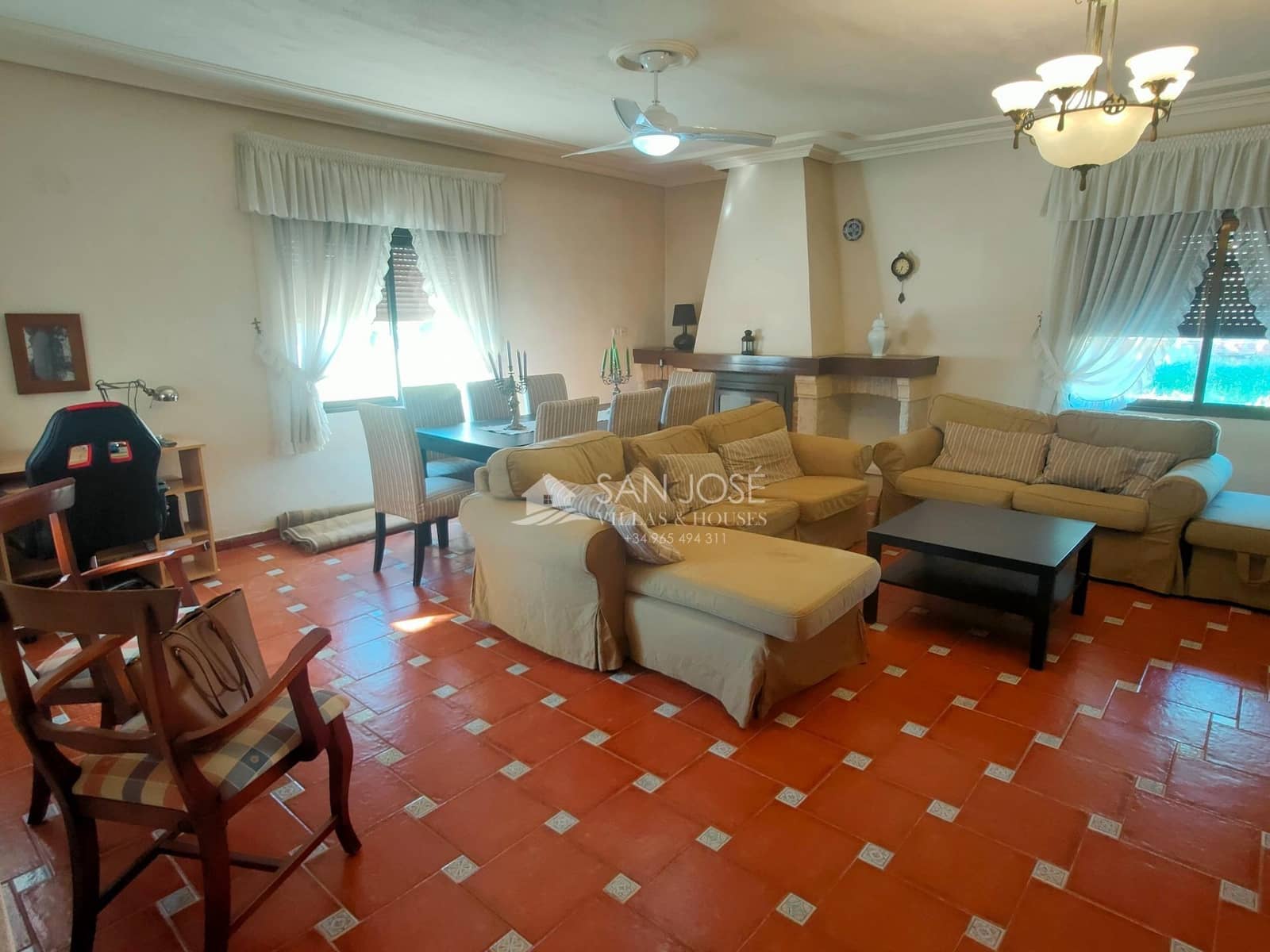 Villa/Maison de 4 chambres à louer à Aspe - 1 000 € (Ref: 9441869)