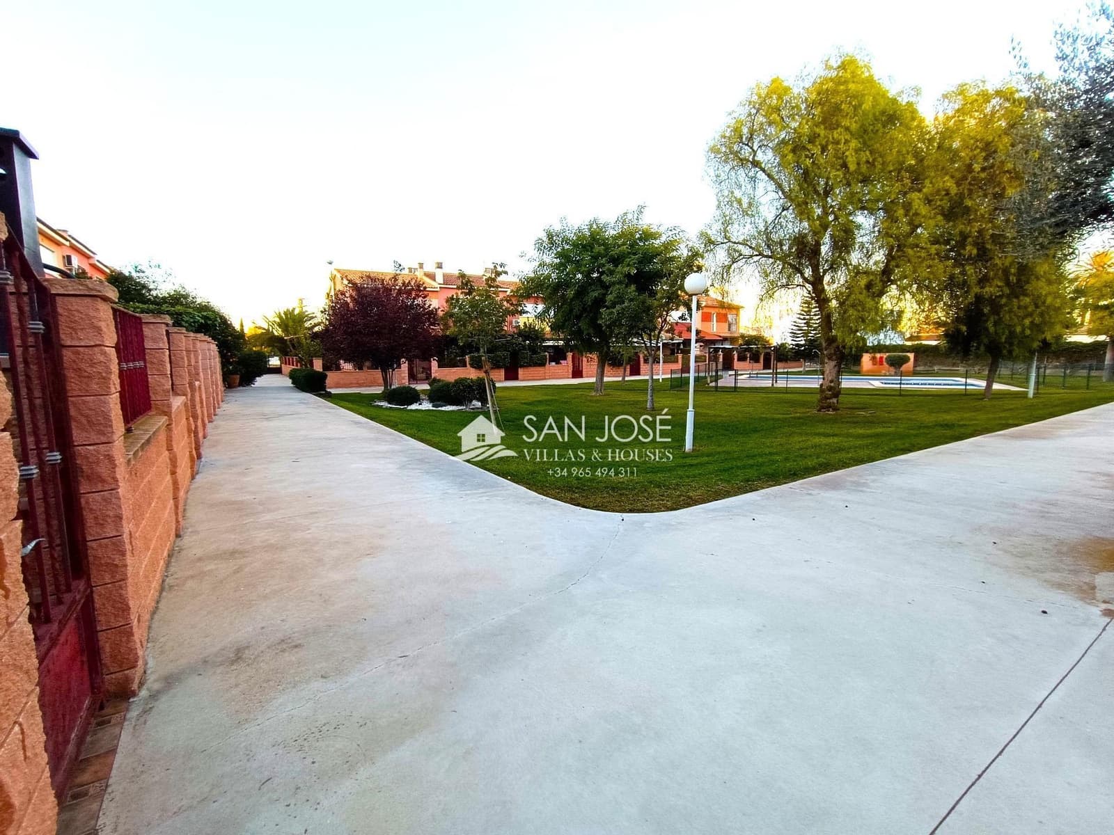 3 quarto Moradia Geminada para venda em Aspe com piscina garagem - 190 000 € (Ref: 9446621)