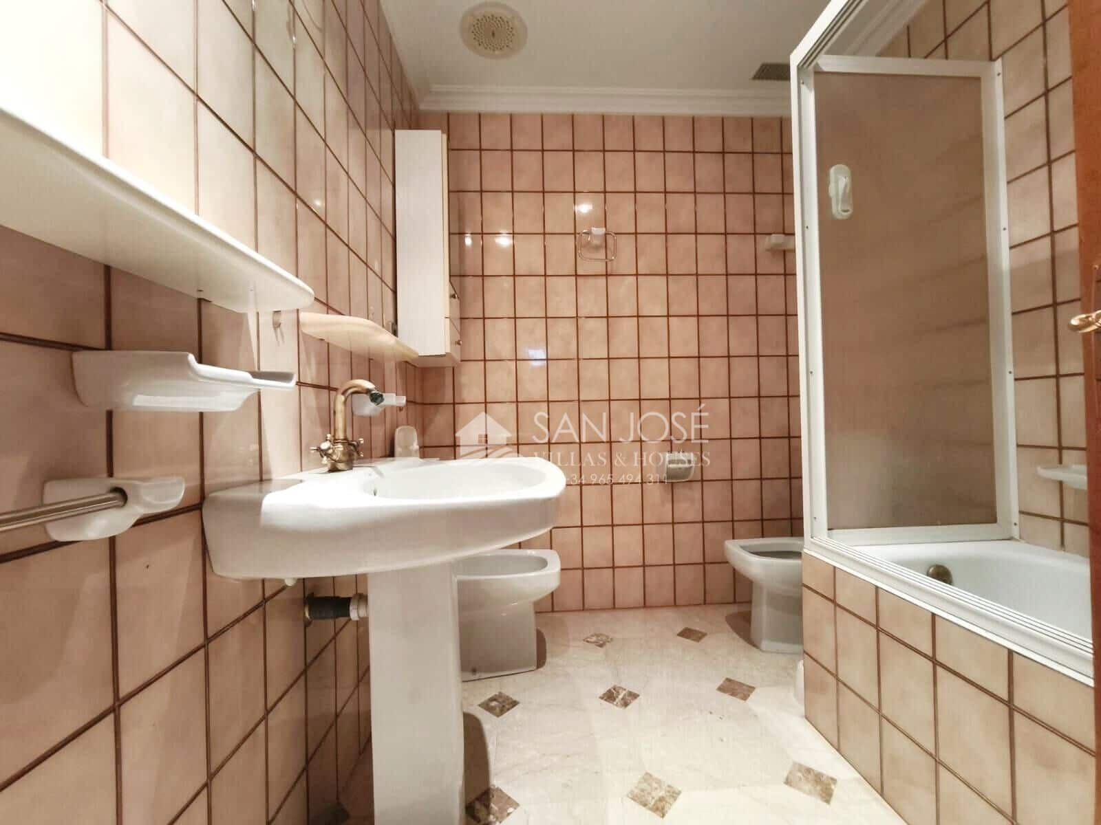 4 makuuhuone Asunto myytävänä paikassa Novelda - 199 000 € (Ref: 9449062)