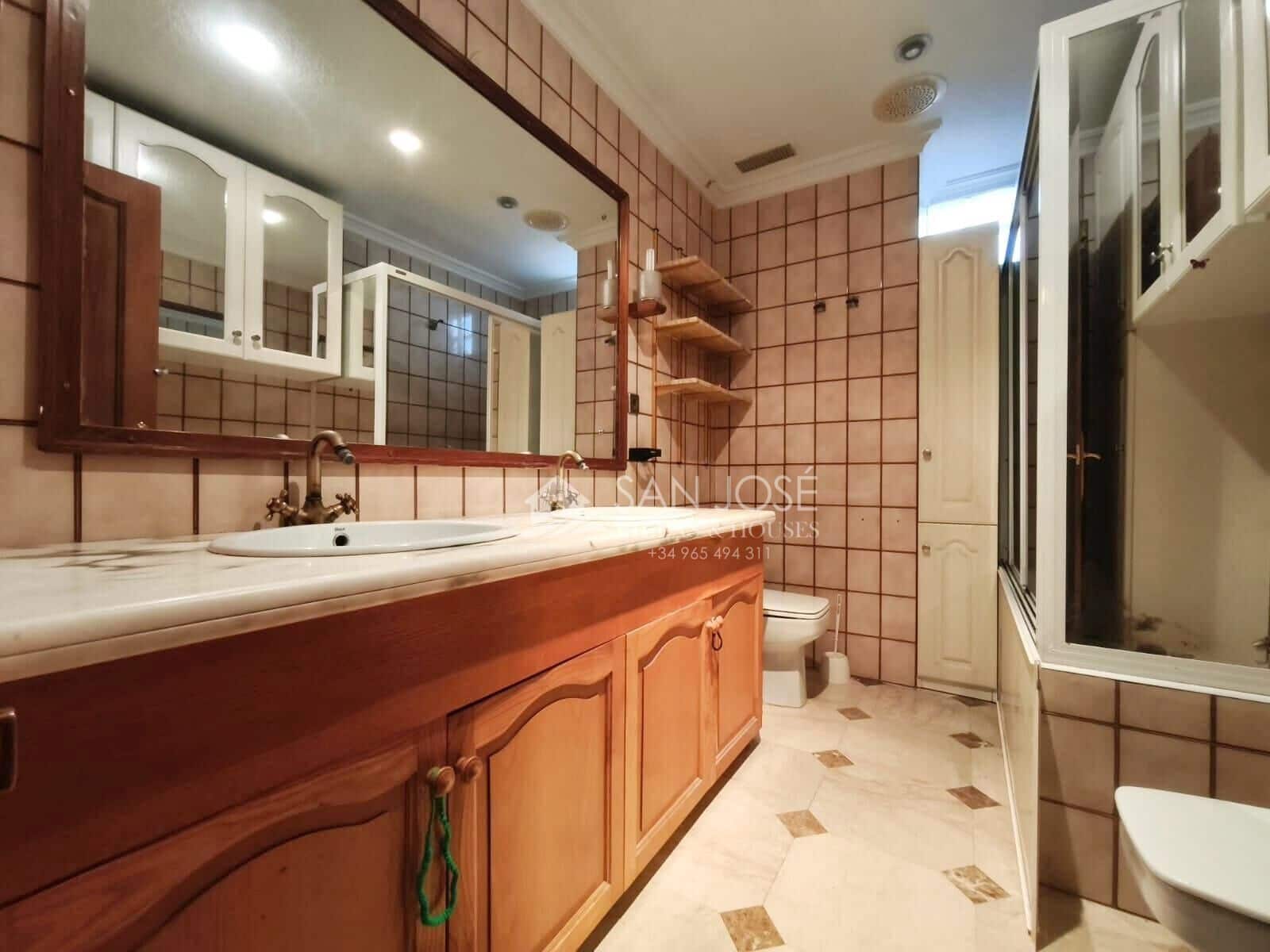 4 makuuhuone Asunto myytävänä paikassa Novelda - 199 000 € (Ref: 9449062)