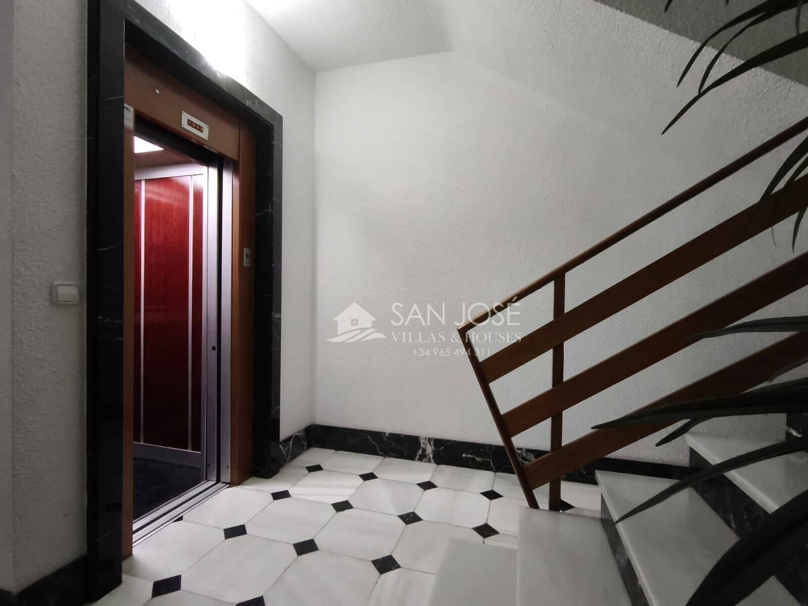 4 makuuhuone Asunto myytävänä paikassa Novelda - 199 000 € (Ref: 9449062)