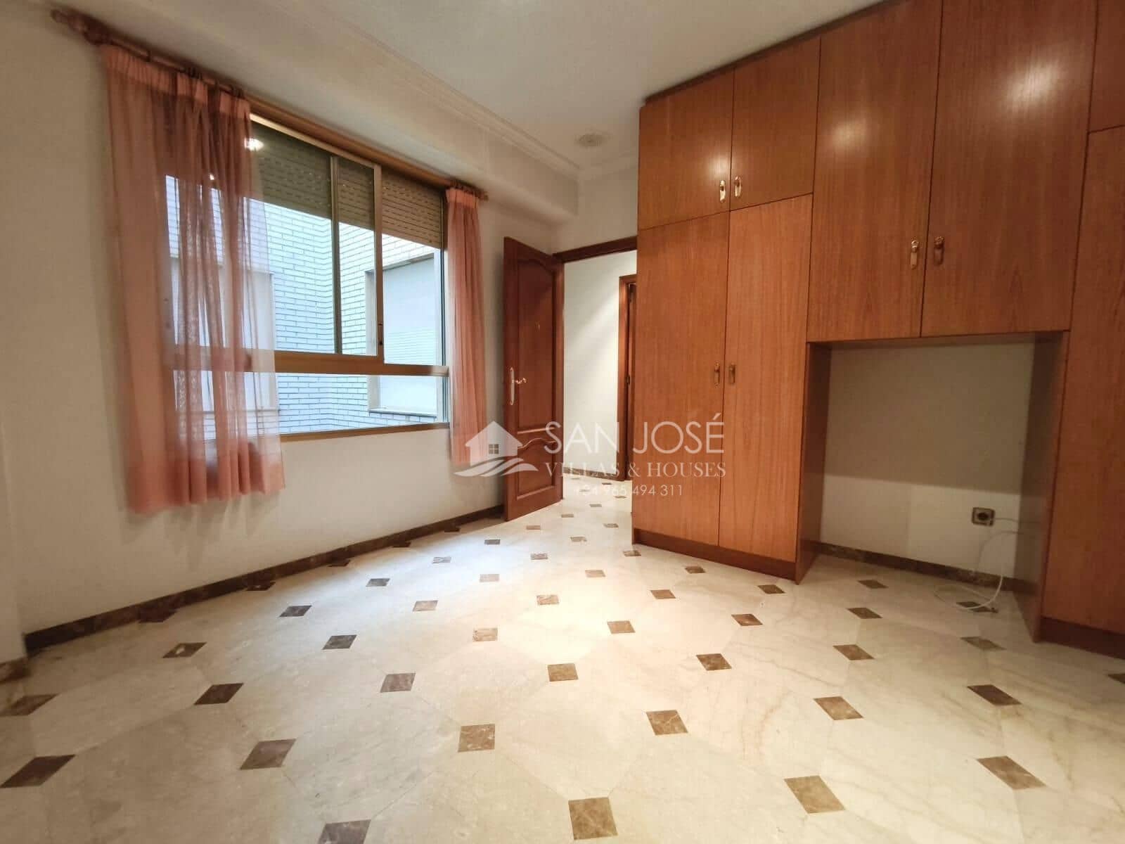 4 makuuhuone Asunto myytävänä paikassa Novelda - 199 000 € (Ref: 9449062)