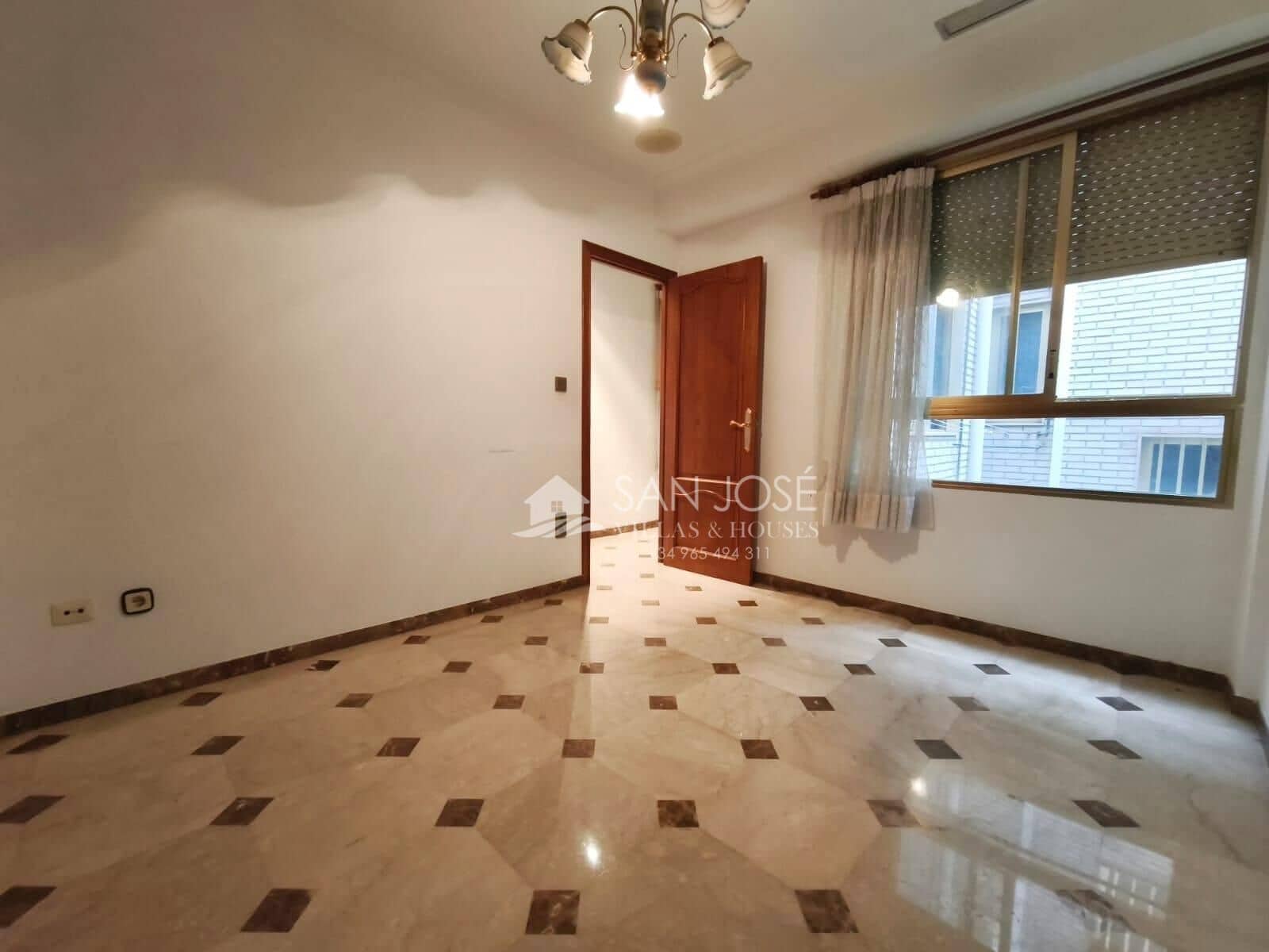 4 makuuhuone Asunto myytävänä paikassa Novelda - 199 000 € (Ref: 9449062)