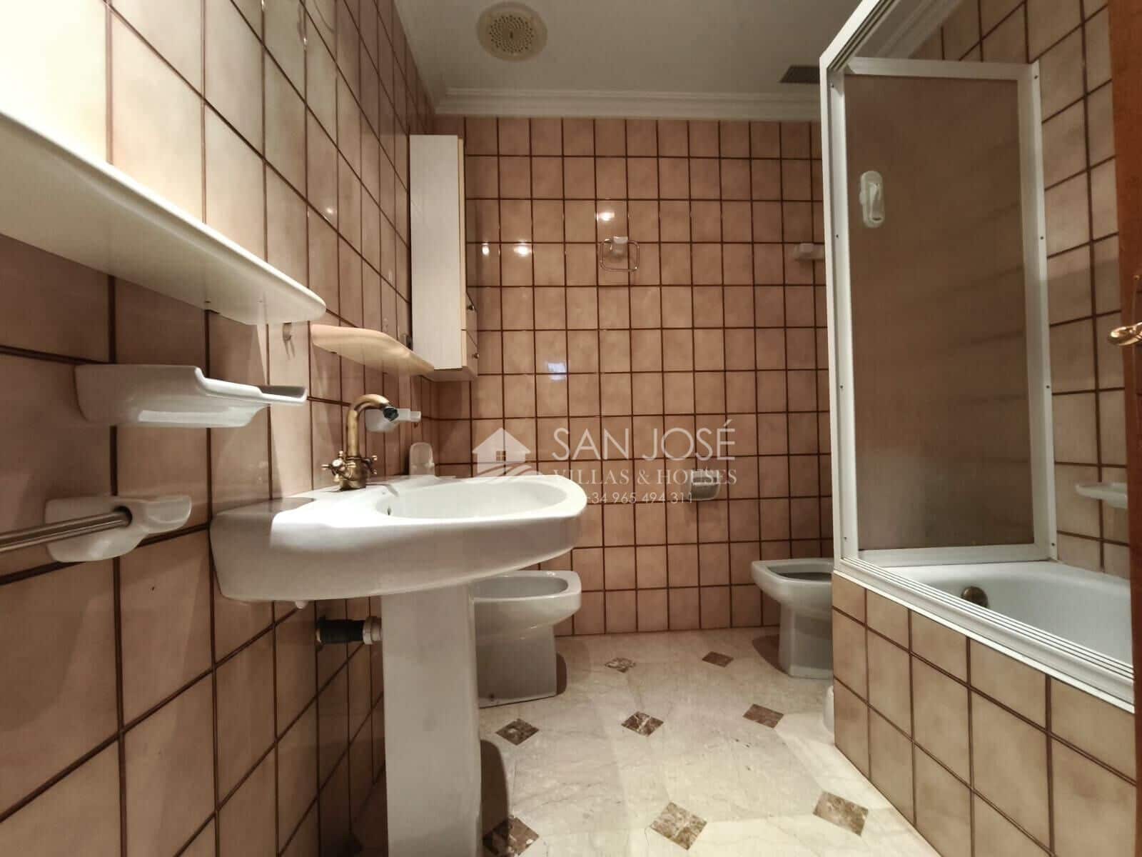 4 makuuhuone Asunto myytävänä paikassa Novelda - 199 000 € (Ref: 9449062)