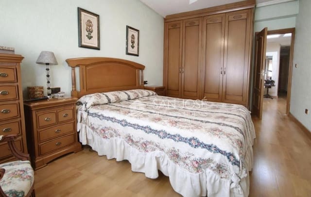 5 chambre Maison de Ville à vendre à Novelda avec garage - 287 000 € (Ref: 9474330)
