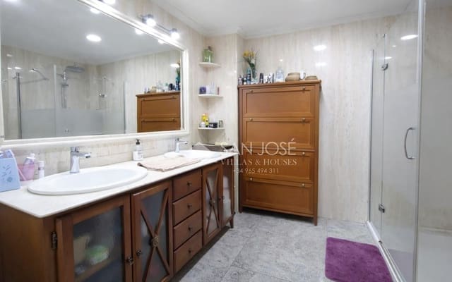 5 chambre Maison de Ville à vendre à Novelda avec garage - 287 000 € (Ref: 9474330)