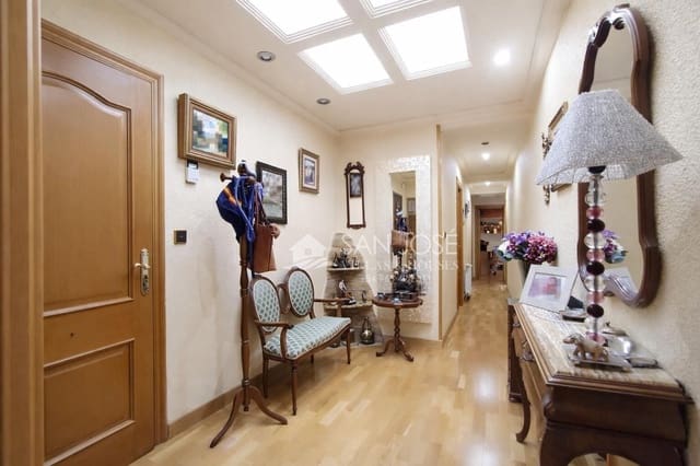 5 chambre Maison de Ville à vendre à Novelda avec garage - 287 000 € (Ref: 9474330)