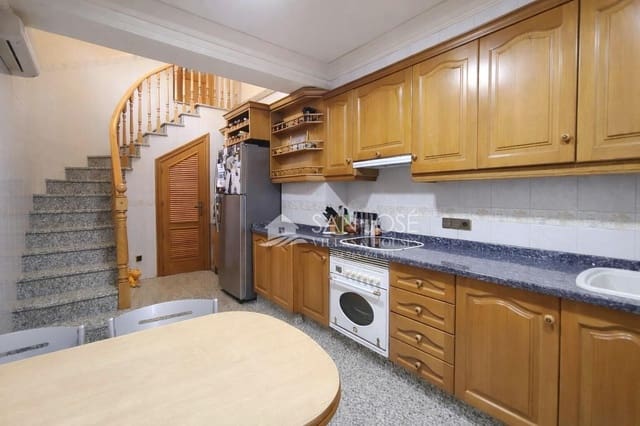 5 chambre Maison de Ville à vendre à Novelda avec garage - 287 000 € (Ref: 9474330)