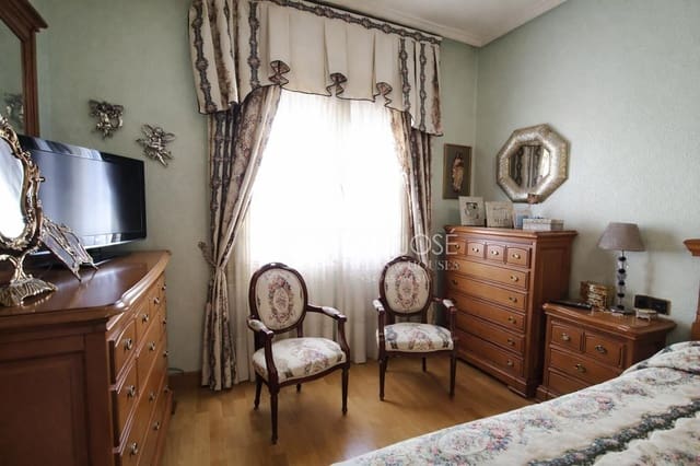 5 chambre Maison de Ville à vendre à Novelda avec garage - 287 000 € (Ref: 9474330)