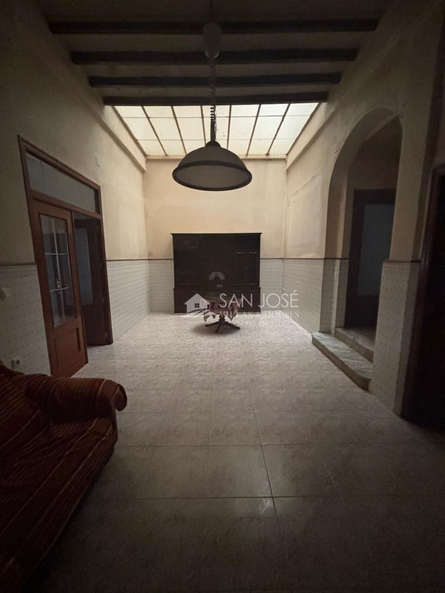 6 bedroom Townhouse for sale in Monforte del Cid with garage - € 137,260 (Ref: 9496400)