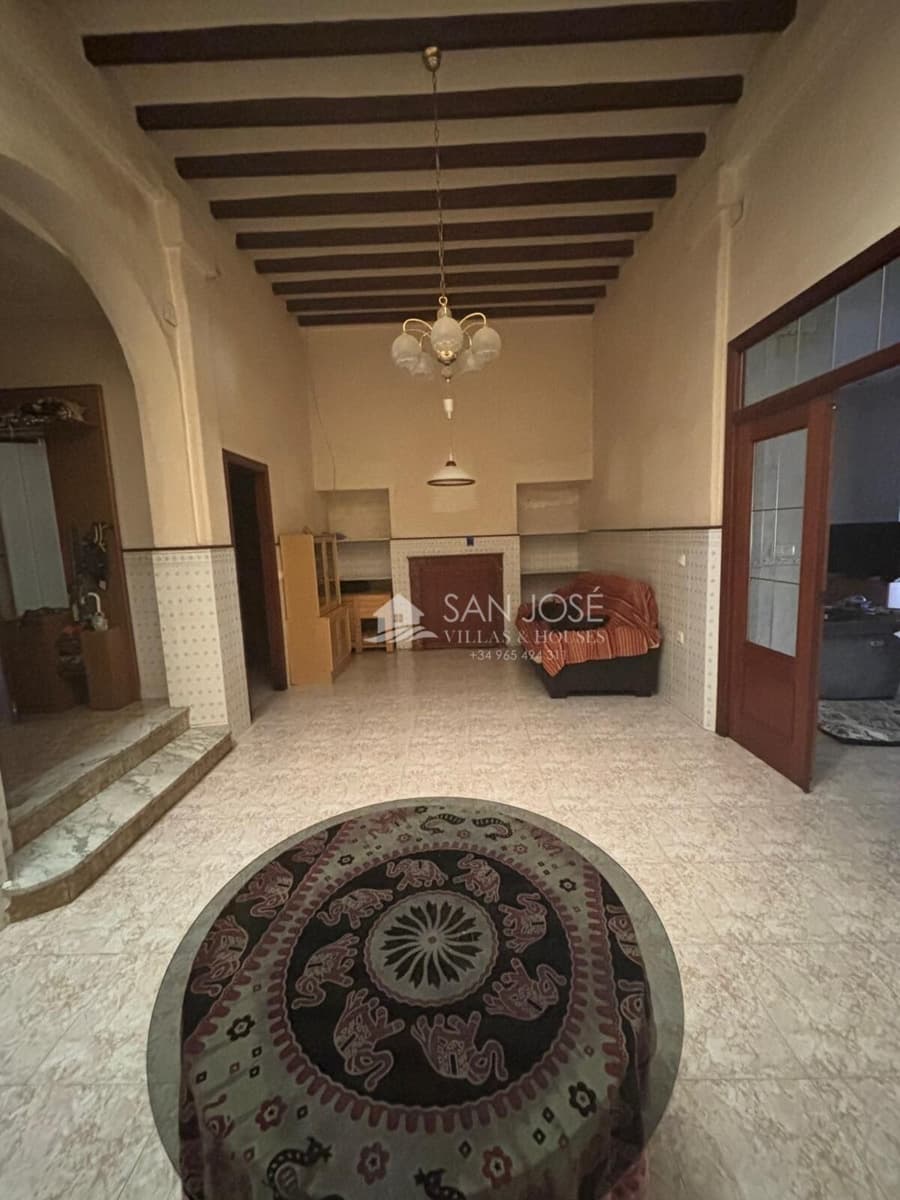 6 bedroom Townhouse for sale in Monforte del Cid with garage - € 137,260 (Ref: 9496400)