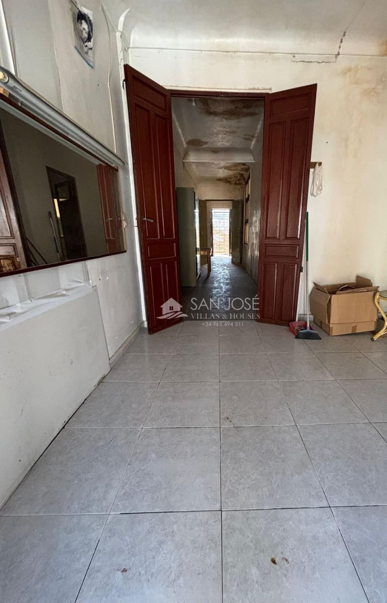 6 bedroom Townhouse for sale in Monforte del Cid with garage - € 137,260 (Ref: 9496400)