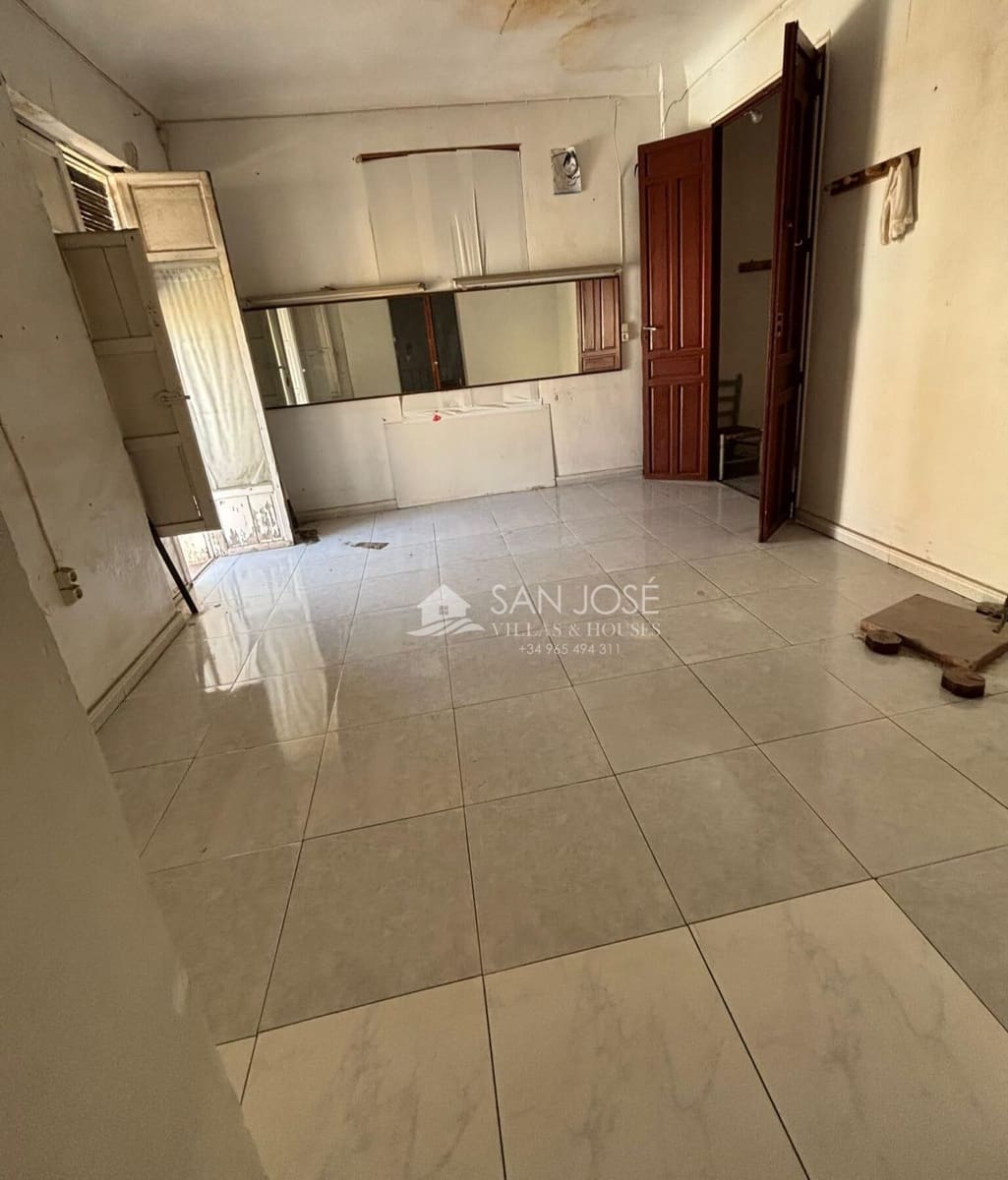 6 bedroom Townhouse for sale in Monforte del Cid with garage - € 137,260 (Ref: 9496400)