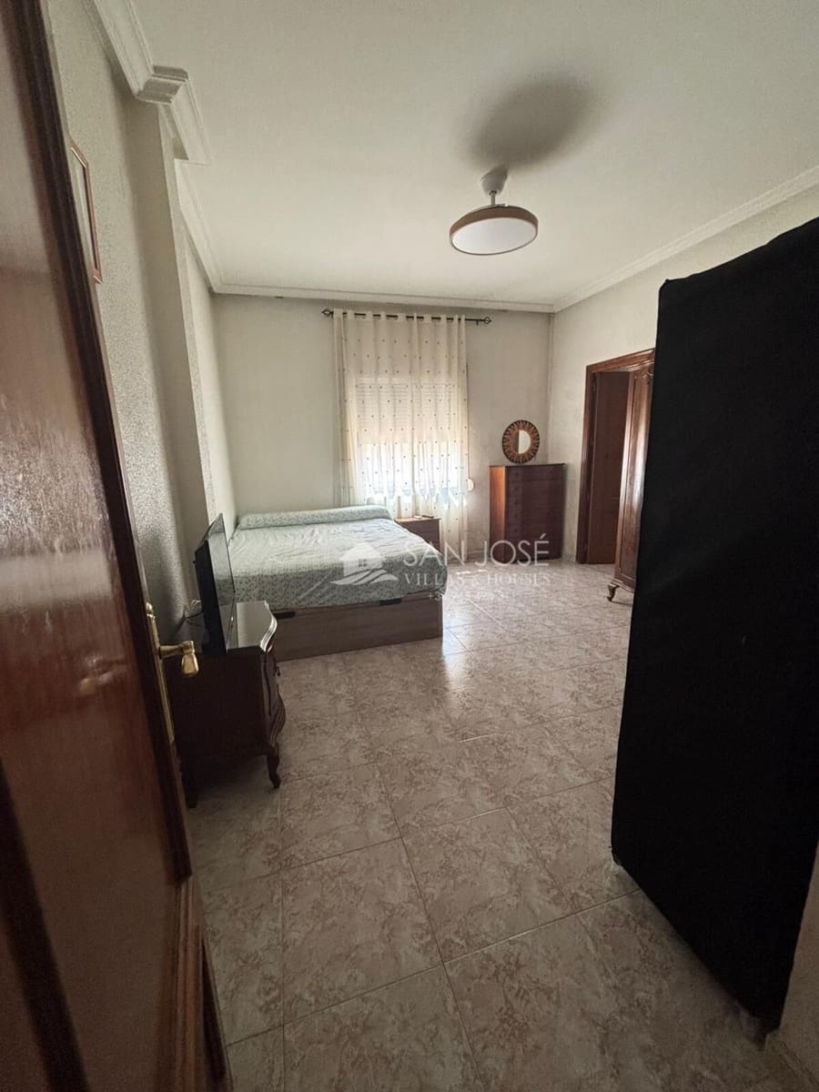 6 bedroom Townhouse for sale in Monforte del Cid with garage - € 137,260 (Ref: 9496400)