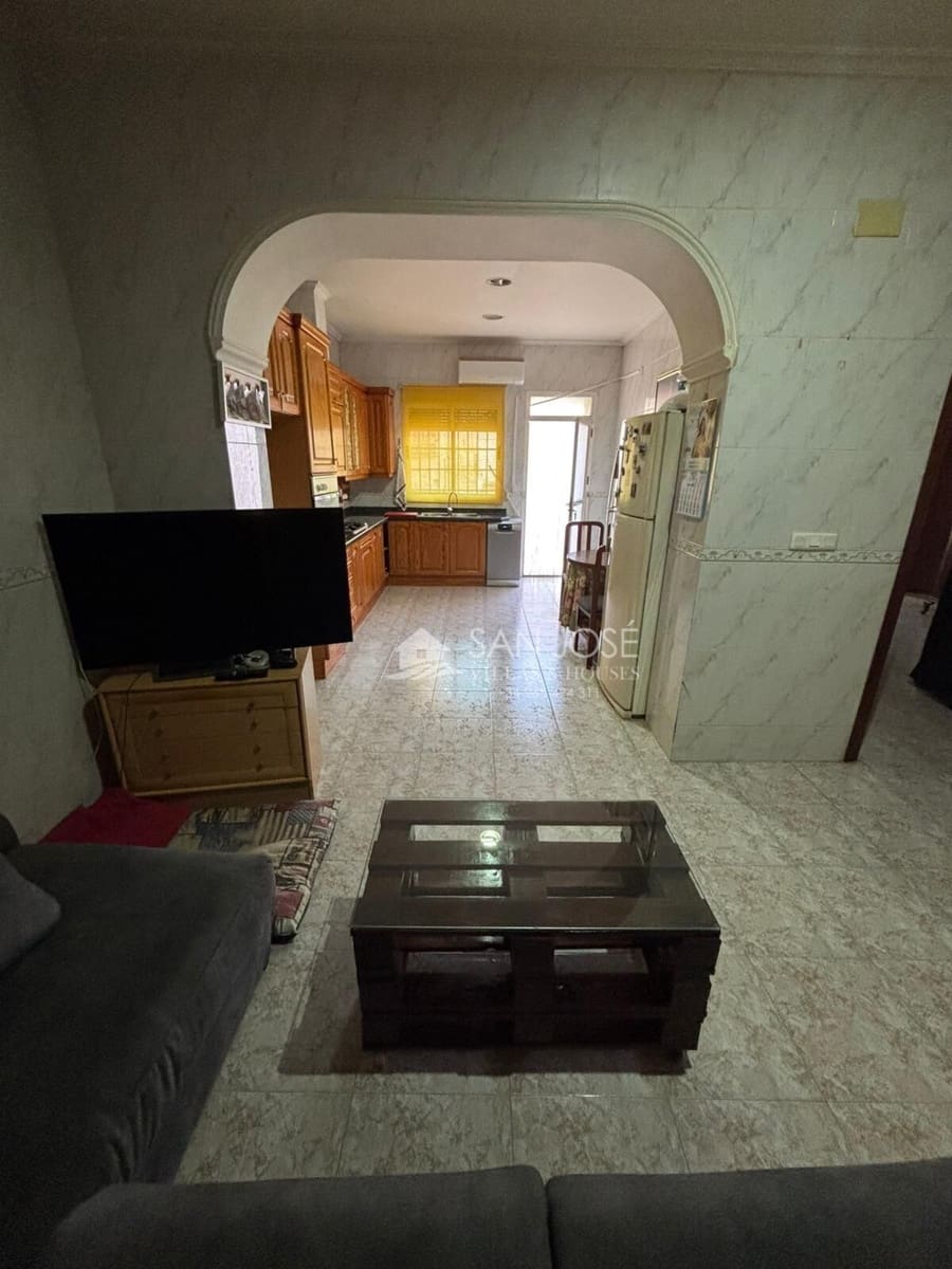 6 bedroom Townhouse for sale in Monforte del Cid with garage - € 137,260 (Ref: 9496400)