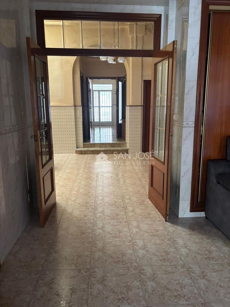 6 bedroom Townhouse for sale in Monforte del Cid with garage - € 137,260 (Ref: 9496400)