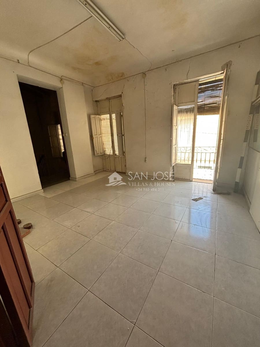 6 bedroom Townhouse for sale in Monforte del Cid with garage - € 137,260 (Ref: 9496400)