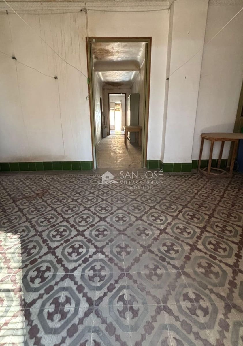 6 bedroom Townhouse for sale in Monforte del Cid with garage - € 137,260 (Ref: 9496400)