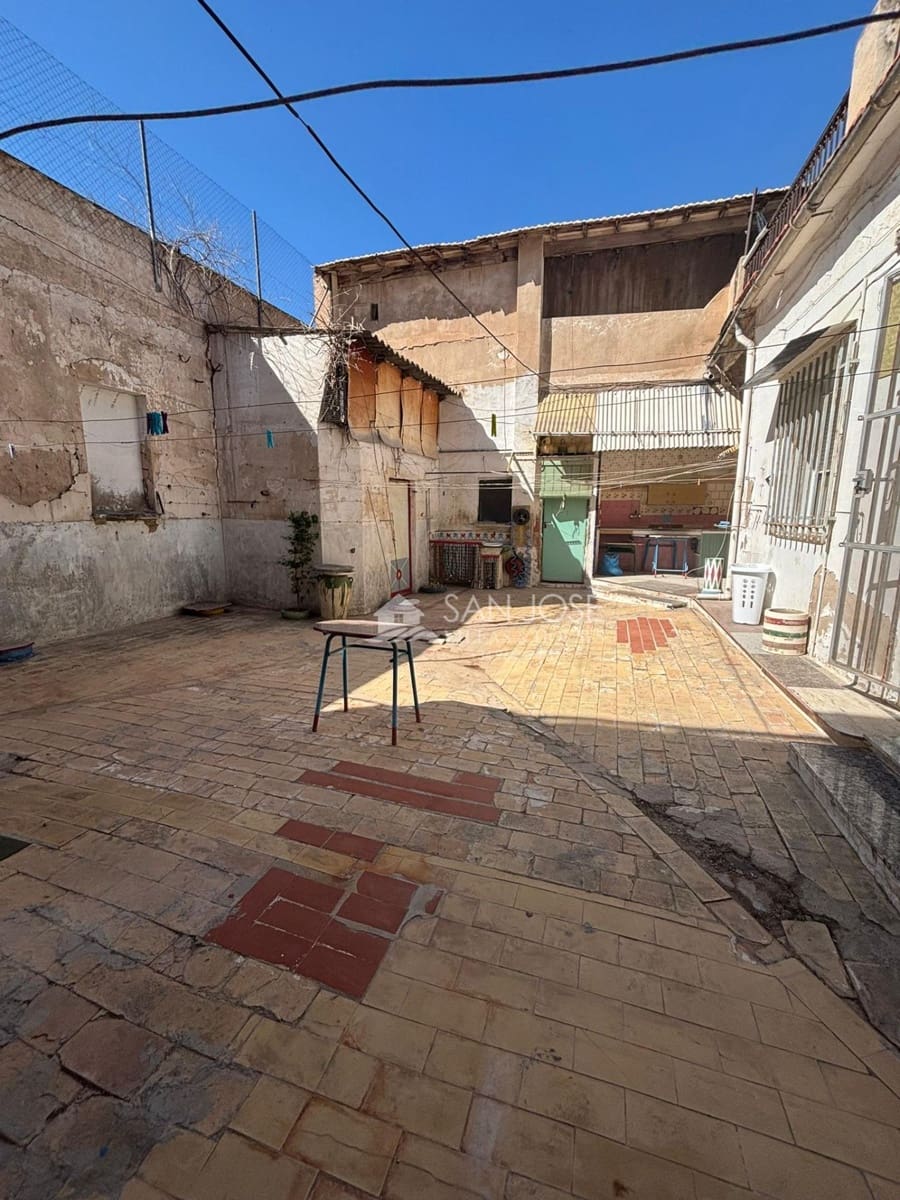 6 bedroom Townhouse for sale in Monforte del Cid with garage - € 137,260 (Ref: 9496400)