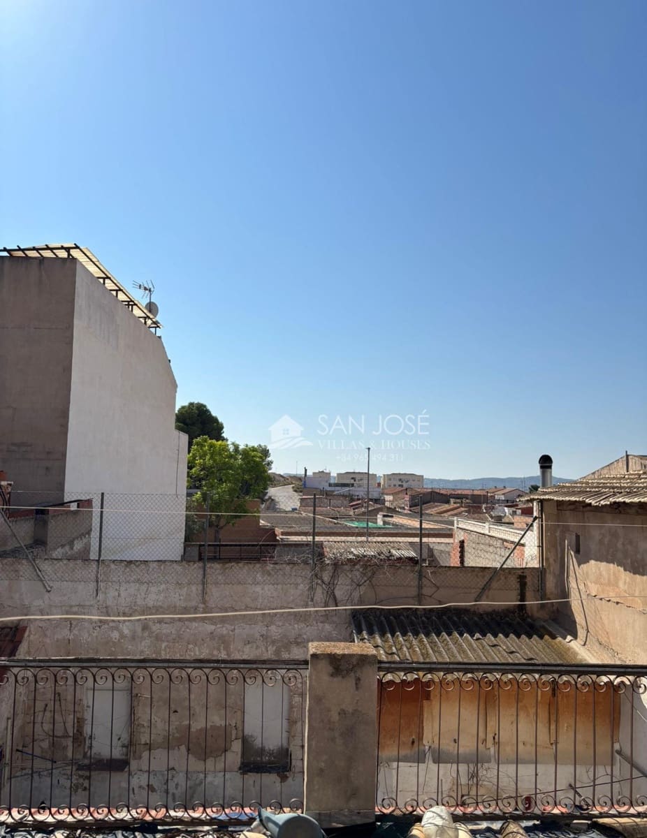 6 bedroom Townhouse for sale in Monforte del Cid with garage - € 137,260 (Ref: 9496400)