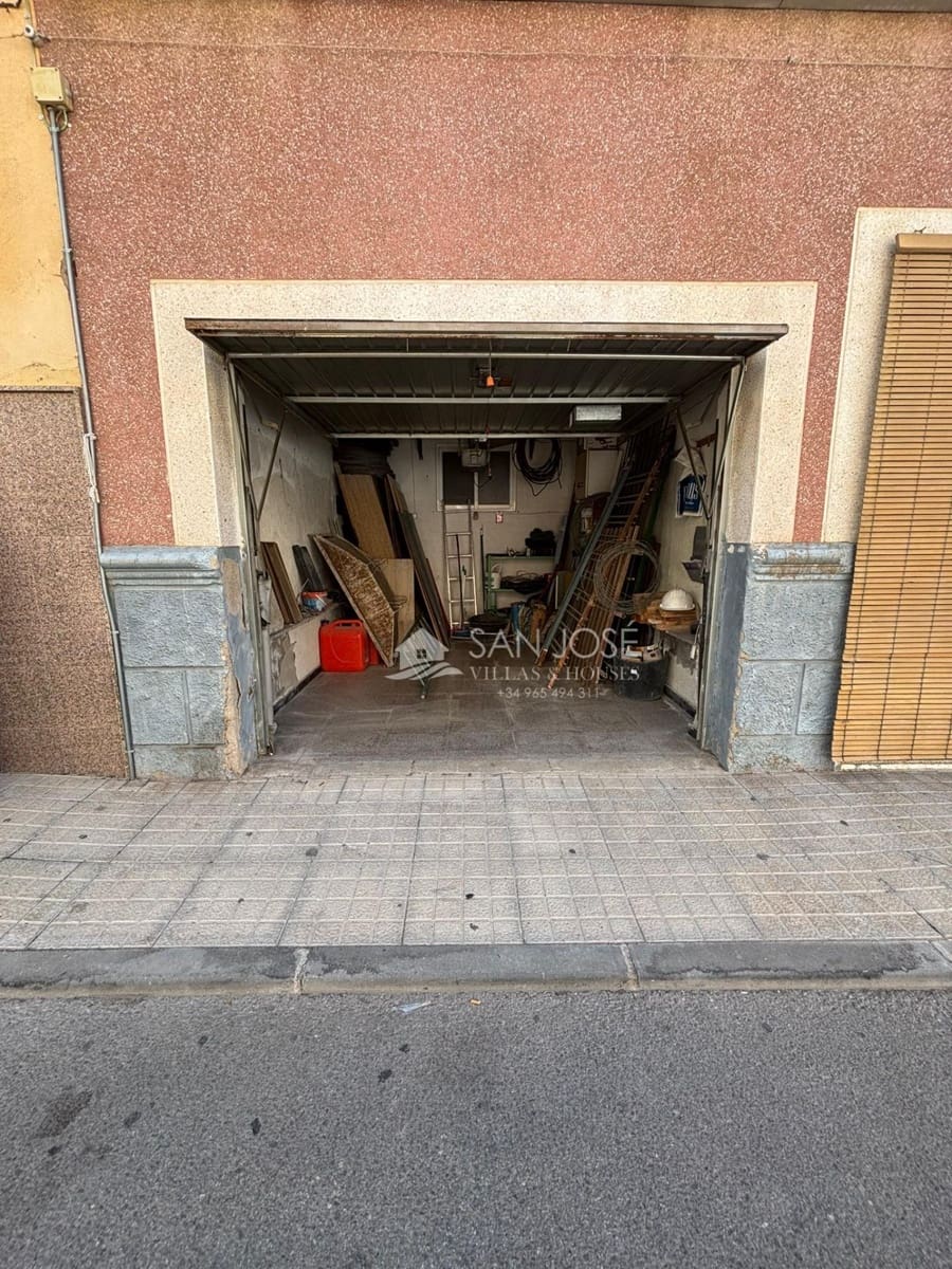 6 bedroom Townhouse for sale in Monforte del Cid with garage - € 137,260 (Ref: 9496400)