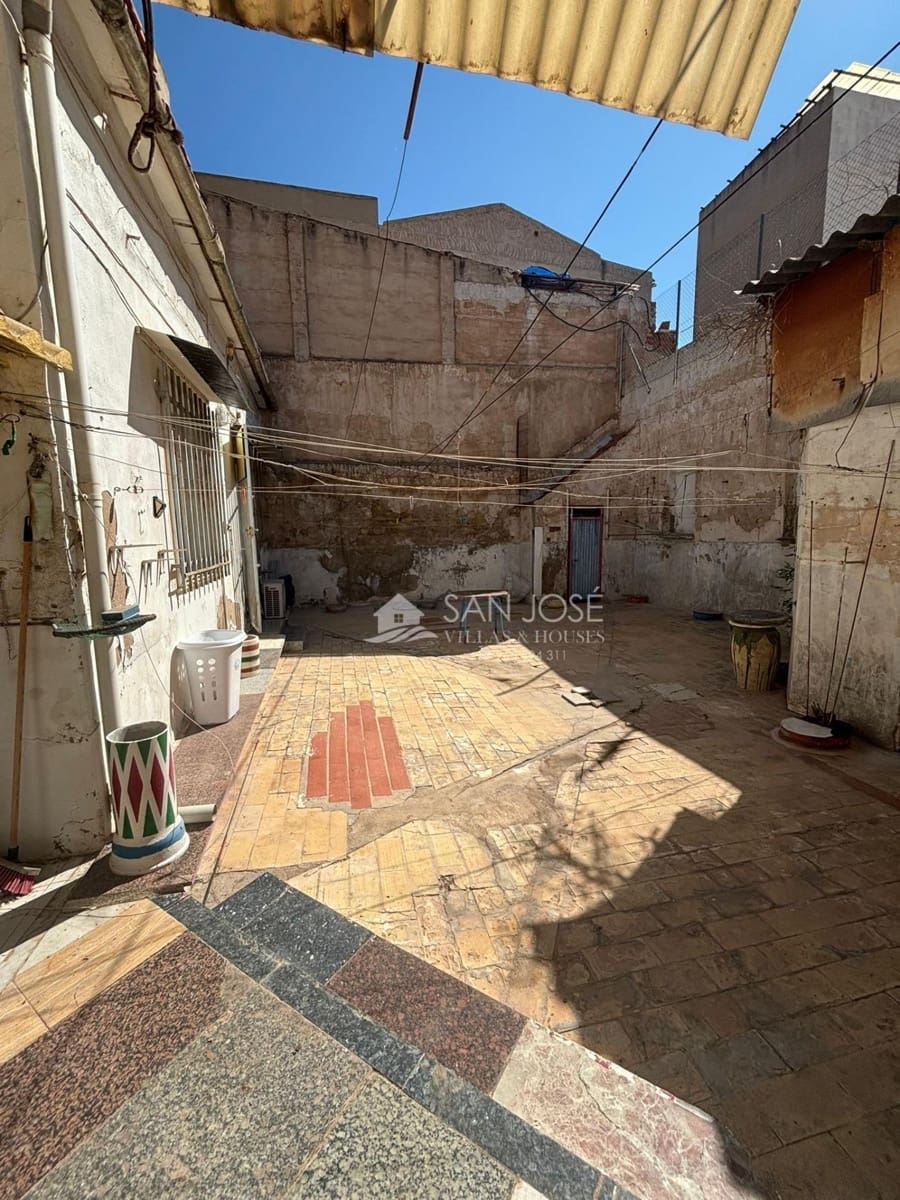 6 bedroom Townhouse for sale in Monforte del Cid with garage - € 137,260 (Ref: 9496400)