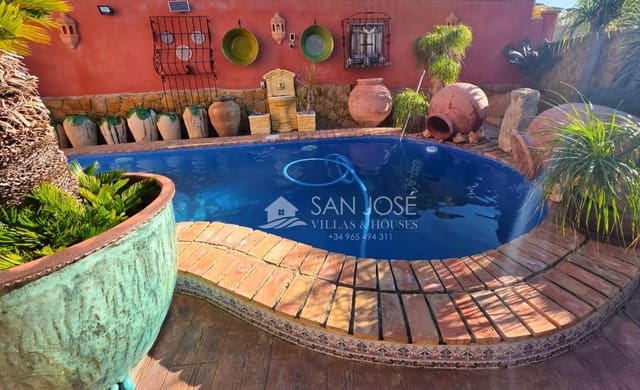 Chalet de 3 habitaciones en Aspe en venta con piscina garaje - 339.900 € (Ref: 9499772)