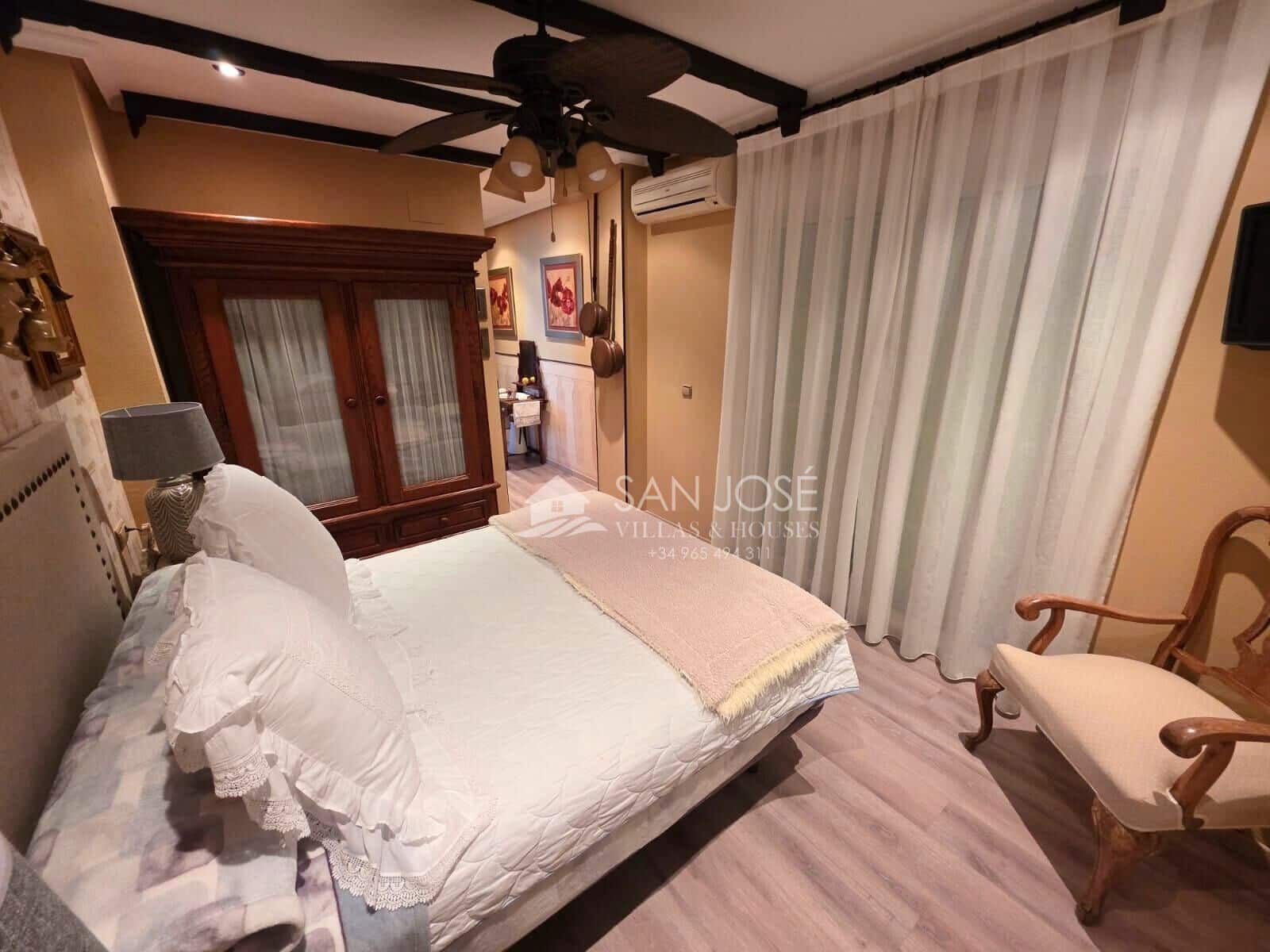 Chalet de 3 habitaciones en Aspe en venta con piscina garaje - 339.900 € (Ref: 9499772)